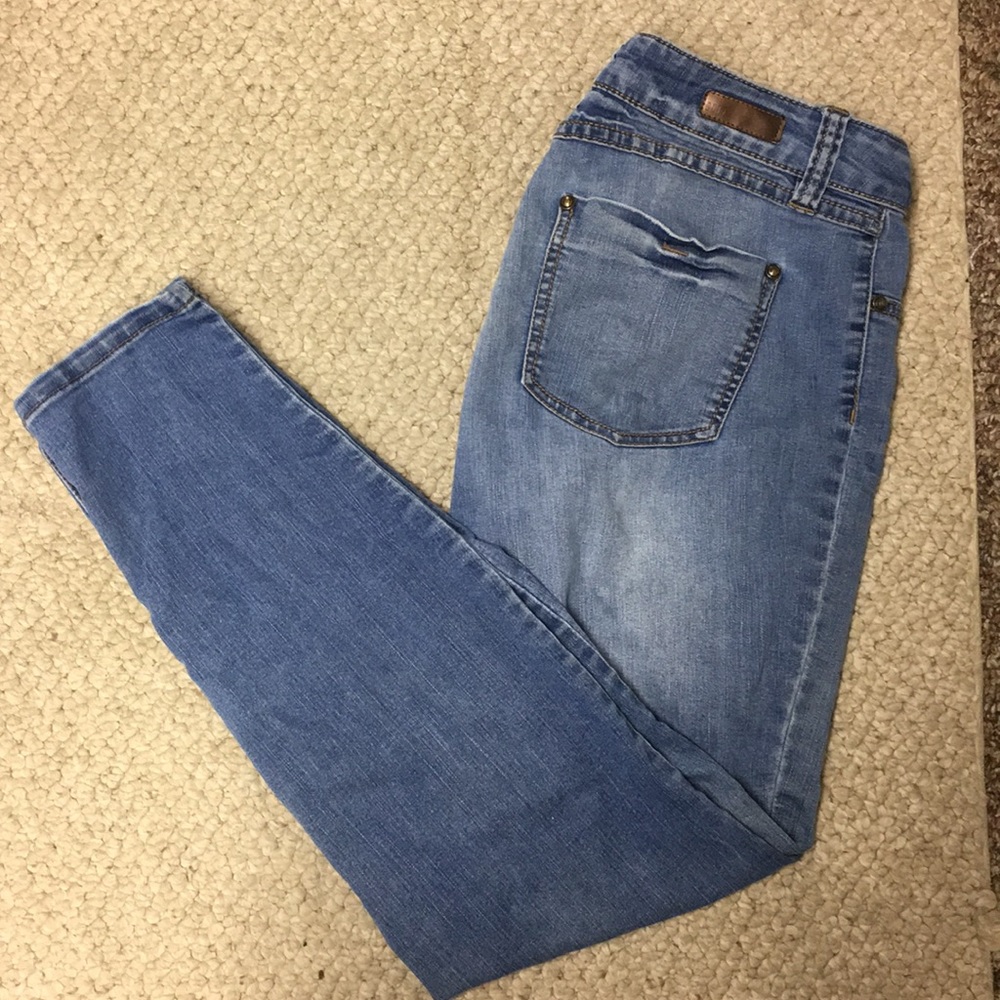 Elle Medium Wash Skinny Jeans Size 6